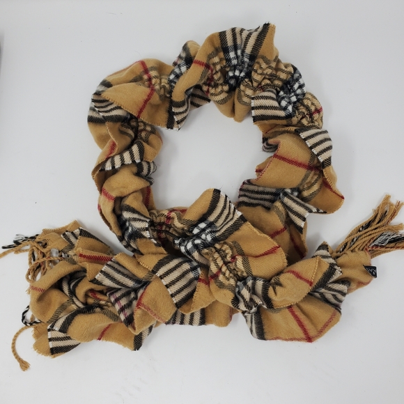 Fraas Scrunch Plaid Scarf with Tassles - Picture 7 of 7